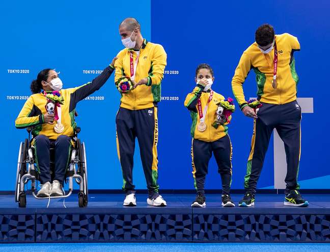 Delegação brasileira ficou com a medalha de bronze no revezamento 4x50 m