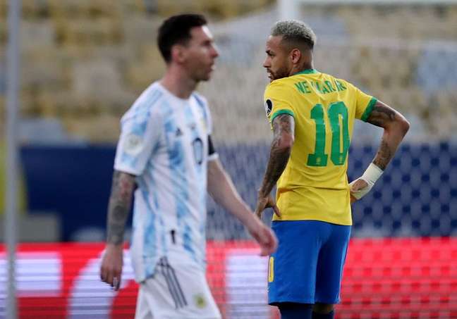 Lionel Messi e Neymar durante final da Copa América entre Brasil e Argentina no Maracanã
10/07/2021 REUTERS/Ricardo Moraes