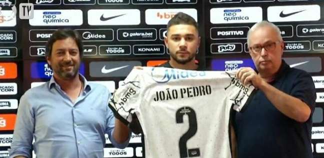 Reserva imediato de Fagner, João Pedro foi apresentado como o novo camisa 2 do Corinthians  