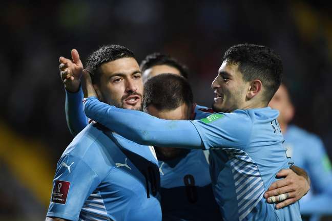 Arrascaeta celebra gol em partida contra a Bolívia