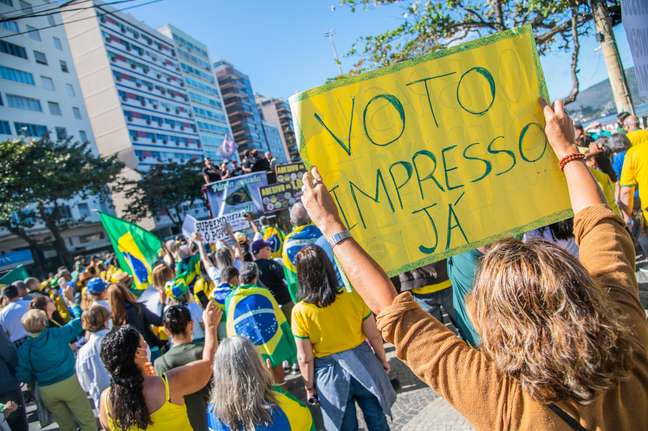 Manifestantes em ato a favor de Bolsonaro
