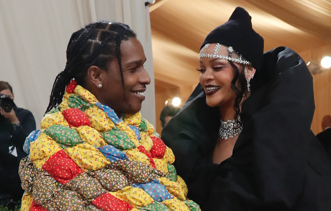 Rihanna e o namorado ASAP Rocky adotaram looks confortáveis 