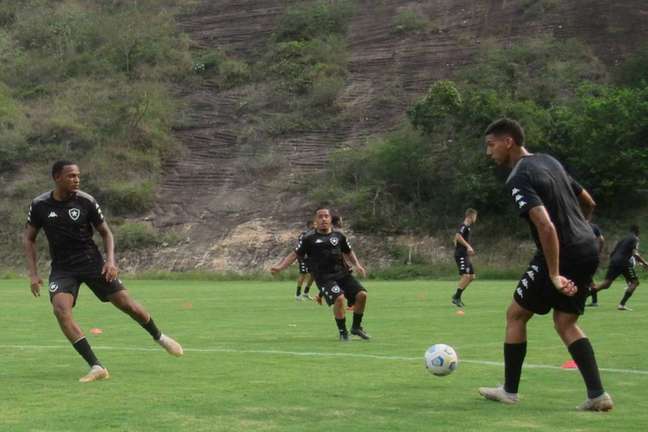 Time sub-20 do Botafogo treina no CT (Foto: Divulgação/Botafogo) Time sub-20 do Botafogo treina no CT (Foto: Divulgação/Botafogo)