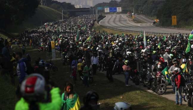 Documento cita aglomerações promovidas por Bolsonaro, como as 'motociatas' Documento cita aglomerações promovidas por Bolsonaro, como as 'motociatas'