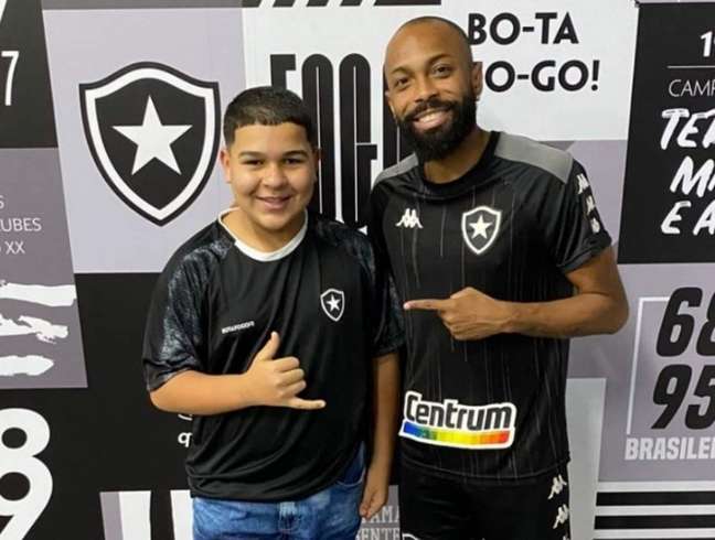 Matheus Andrade, o Gordin do Tiktok, e Chay, do Botafogo (Foto: Reprodução) Matheus Andrade, o Gordin do Tiktok, e Chay, do Botafogo (Foto: Reprodução)