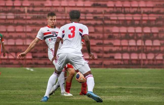 São Paulo venceu o Grêmio Osasco no sub-15 e sub-17 (Foto: Rafael Benfatti / Grêmio Osasco) São Paulo venceu o Grêmio Osasco no sub-15 e sub-17 (Foto:Rafael Benfatti / Grêmio Osasco)