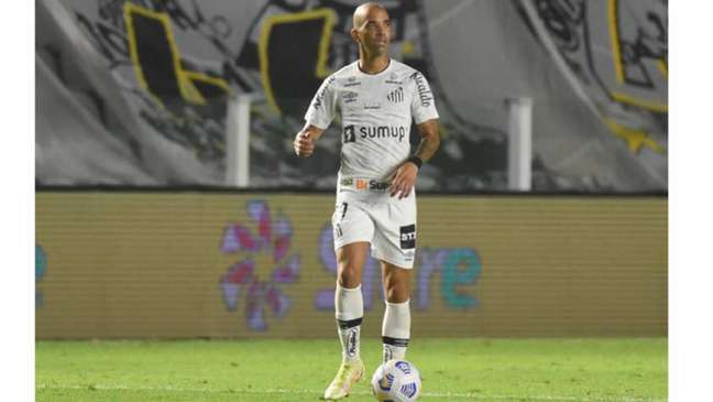 Diego Tardelli foi perseguido por "torcedores" após eliminação do Peixe na Copa do Brasil (Foto: Ivan Storti/SantosFC) Diego Tardelli foi perseguido por "torcedores" após eliminação do Peixe na Copa do Brasil (Foto: Ivan Storti/SantosFC)
