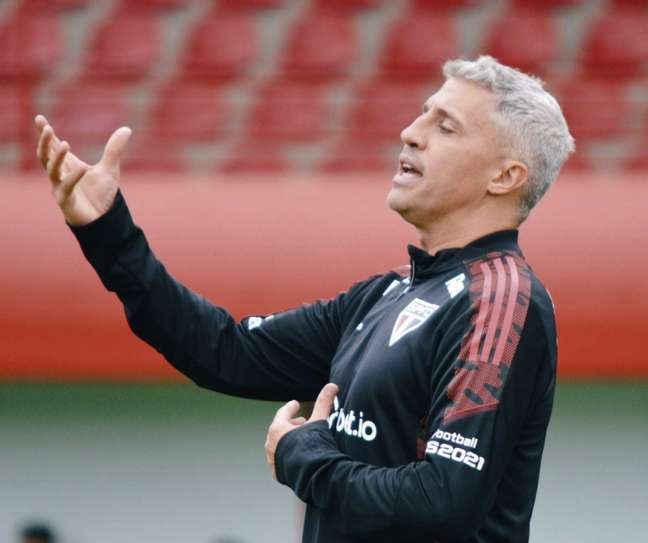 Diretoria do São Paulo afastou qualquer chance da saída de Crespo (Foto: Felllipe Lucena/São Paulo FC) Diretoria do São Paulo afastou qualquer chance da saída de Crespo (Foto: Felllipe Lucena/São Paulo FC)