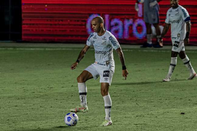Diego Tardelli fez a sua estreia pelo Santos Diego Tardelli fez a sua estreia pelo Santos