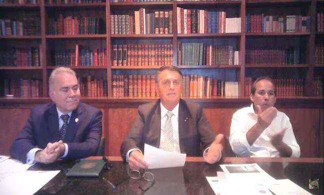 Live semanal do presidente Jair Bolsonaro voltou a causar polêmica