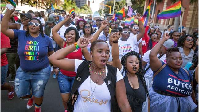 &Aacute;frica do Sul j&aacute; legalizou casamento entre pessoas do mesmo sexo e poligamia para os homens