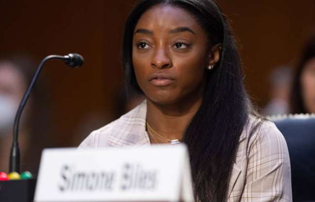 Simone Biles durante uma sessão no Senado dos EUA