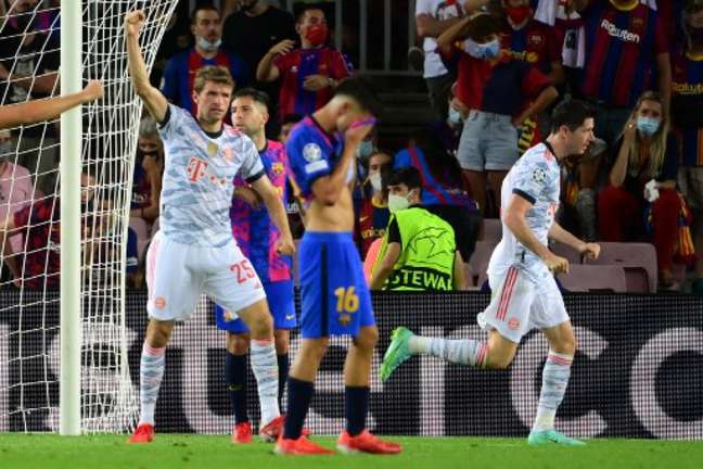 Der FC Bayern München startet mit den Füßen aufs Gas in die Champions League (Foto: LLUIS GENE/AFP)