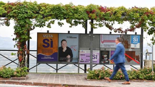 Cartazes pelo voto 'sim', a favor do fim da pena para mulheres, tomaram as ruas de San Marino Cartazes pelo voto 'sim', a favor do fim da pena para mulheres, tomaram as ruas de San Marino