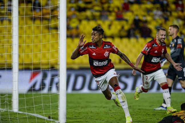 Brilhando nas semifinais, Bruno Henrique encostou em Zico em ranking do Flamengo (Foto: Marcelo Cortes/CRF)