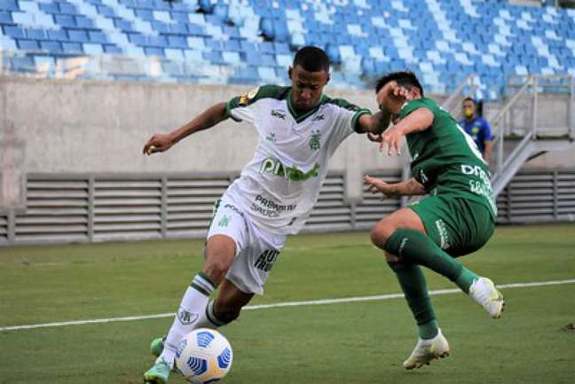 Ademir fez o segundo gol do Coelho contra o Dourado, garantindo os três pontos na Arena Pantanal-(Estavão Germano/América-MG)