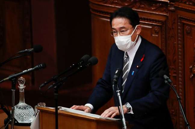 Japan's new prime minister Fumio Kishida delivers his first policy speech at parliament in Tokyo, Japan, October 8, 2021.   REUTERS/Kim Kyung-Hoon