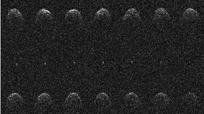 Quatorze imagens sequenciais de radar Arecibo do asteróide próximo à Terra (65803) Didymos e sua lua, tiradas em 23, 24 e 26 de novembro de 2003