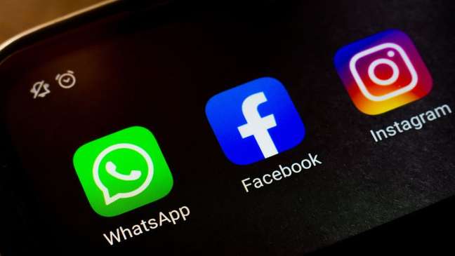 Muitas empresas agora dependem fortemente dos serviços do Facebook, como WhatsApp e Instagram, para manter contato com os clientes Muitas empresas agora dependem fortemente dos serviços do Facebook, como WhatsApp e Instagram, para manter contato com os clientes