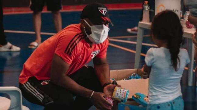 Cerca de 500 brinquedos foram distribúidos em ação solidária organizada por Luan. Cerca de 500 brinquedos foram distribúidos em ação solidária organizada por Luan.