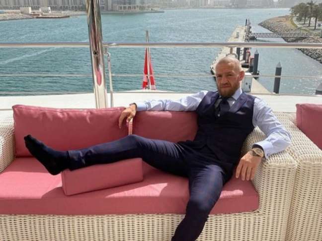 Conor McGregor exibe estilo de visa luxuoso nas redes sociais (Foto reprodução Instagram @thenotoriousmma) Conor McGregor exibe estilo de visa luxuoso nas redes sociais (Foto reprodução Instagram @thenotoriousmma)