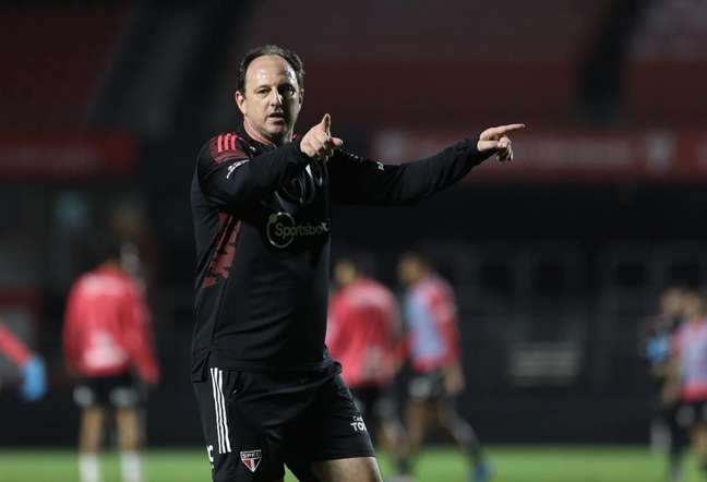 Casares detalhou acerto com Rogério Ceni para treinador do São Paulo (Foto: Rubens Chiri / saopaulofc.net) Casares detalhou acerto com Rogério Ceni para treinador do São Paulo (Foto: Rubens Chiri / saopaulofc.net)