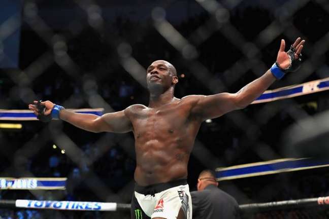 Jon Jones é acusado de agredir a noivaJessie Moses (FOTO: Divulgação/UFC) Jon Jones é acusado de agredir a noivaJessie Moses (FOTO: Divulgação/UFC)