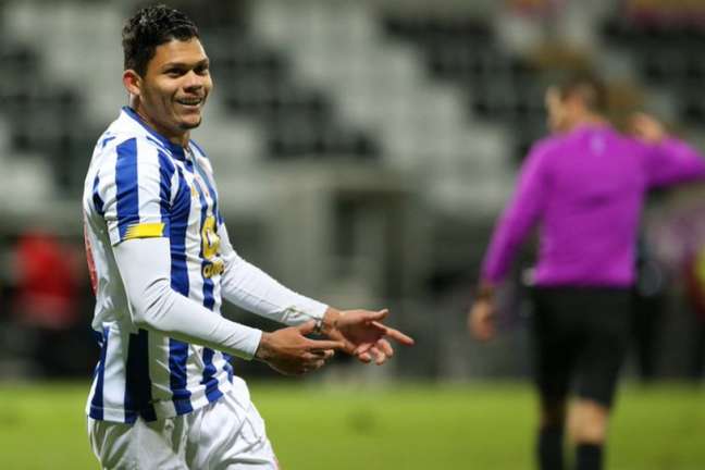 Evanilson marcou dois gols na goleada do Porto (Foto: Divulgação)