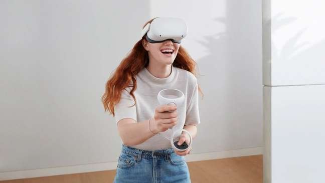O Oculus Quest 2 é um dos modelos mais recentes de headsets de RV do Facebook