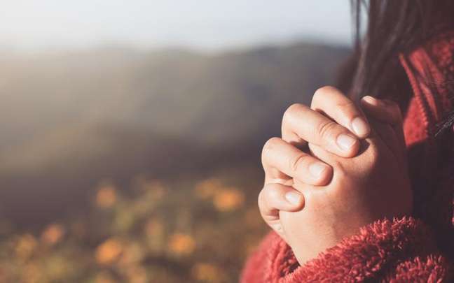 Conheça a oração do Divino Espírito Santo, sua prece de invocação e receba os dons, amor e proteção da Santíssima Trindade - Shutterstock.