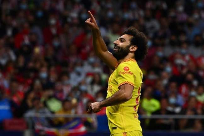 Salah marcou dois gols na vitória do Liverpool (Foto: GABRIEL BOUYS / AFP)