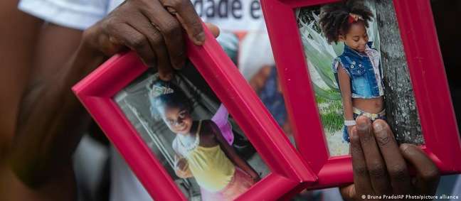 Emily, de 4 anos, e Rebeca, de 7, foram mortas em tiroteio no Rio em dezembro de 2020