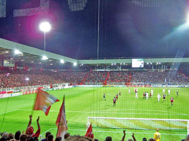 Clube é punido com o fechamento parcial do seu estádio, An der Alten Försterei, em Berlim
