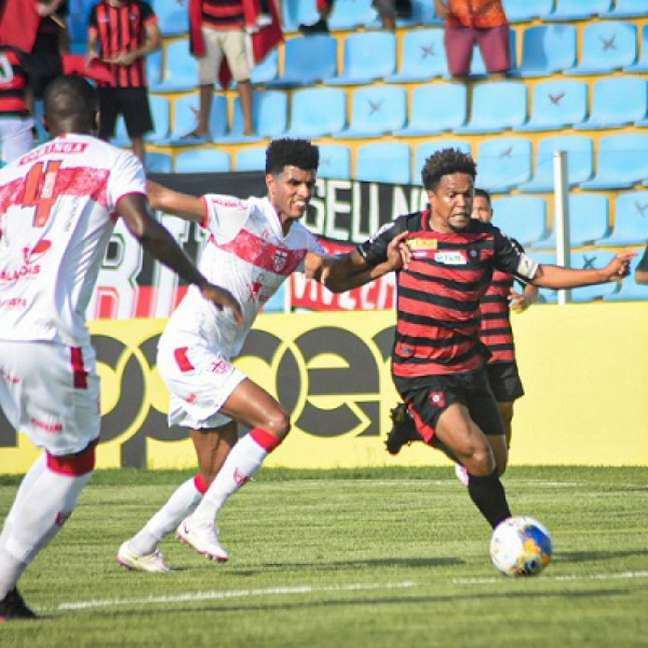 Placar de 2 a 1 aconteceu no estádio Nhozinho Santos (Foto: Divulgação/Moto Club)