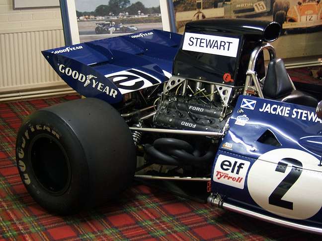 Um Tyrrell 003 equipado com motor Ford Cosworth DFV