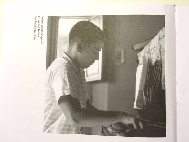 Foto da infância do pianista Nelson Freire, parte do livro "A Pessoa e o Artista", de Ricardo Fiuza