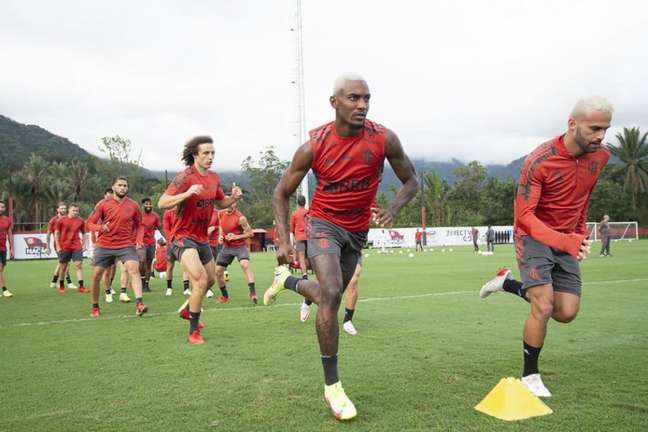 Flamengo finaliza preparação para jogo contra o Atlético-GO; atacante trabalha à parte e deve ser é baixa