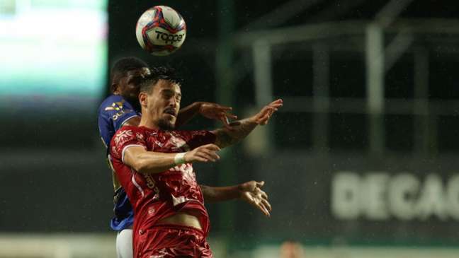 Raposa segue sofrendo na Série B e corre risco de entrar na "zona da degola" nesta rodada - (Foto: Gilson Junio/W9Press/LANCEPRESS!)