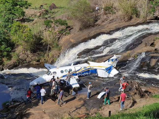 Avião de Marília Mendonça cai em cachoeira próxima a Caratinga, interior de Minas Gerais