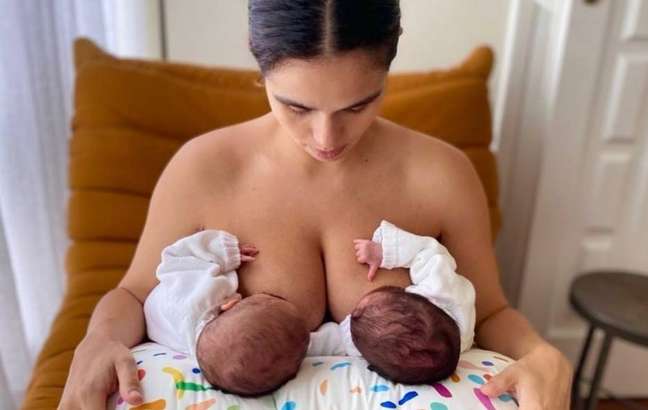 Nanda Costa e filhas Kim e Tiê Nanda Costa e filhas Kim e Tiê