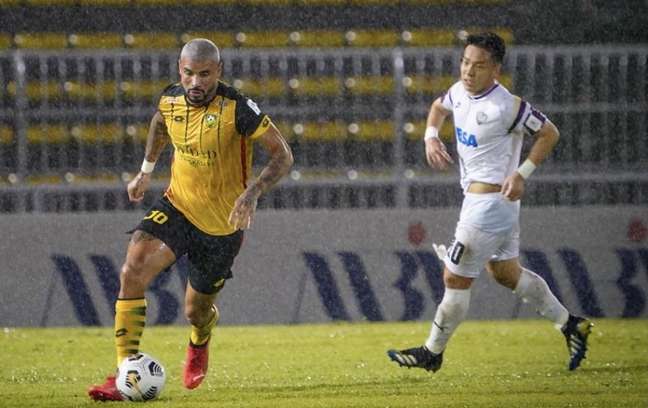 Renan Alves, de 28 anos, em ação pelo Kedah no futebol da Malásia (Divulgação/Kedah) Renan Alves, de 28 anos, em ação pelo Kedah no futebol da Malásia (Divulgação/Kedah)