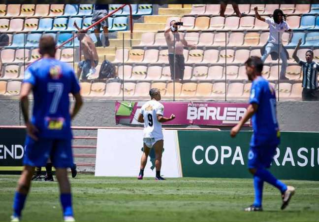 Quem tem mais vitórias entre Cruzeiro e Santos?