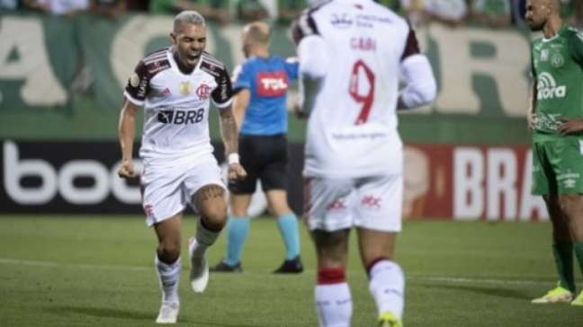Matheuzinho, Michael... Flamengo de Renato segue refém de iniciativas individuais para marcar (Foto: Alexandre Vidal / CRF) Matheuzinho, Michael... Flamengo de Renato segue refém de iniciativas individuais para marcar (Foto: Alexandre Vidal / CRF)