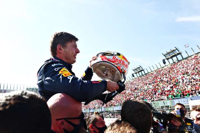 Max Verstappen tem 19 pontos de vantagaem para Lewis Hamilton no Mundial Max Verstappen tem 19 pontos de vantagaem para Lewis Hamilton no Mundial