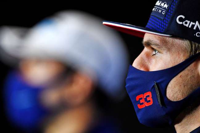 Max Verstappen falou pouco ou quase nada da briga com Lewis Hamilton 