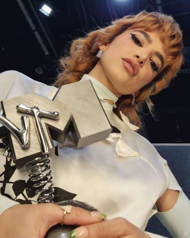 Manu Gavassi venceu na categoria Melhor Artista Brasileira do EMA.