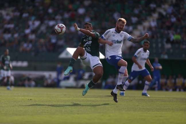 No duelo direto, Leão acabou goleado fora de casa pelo Guarani (Thomaz Marostegan/Guarani FC)