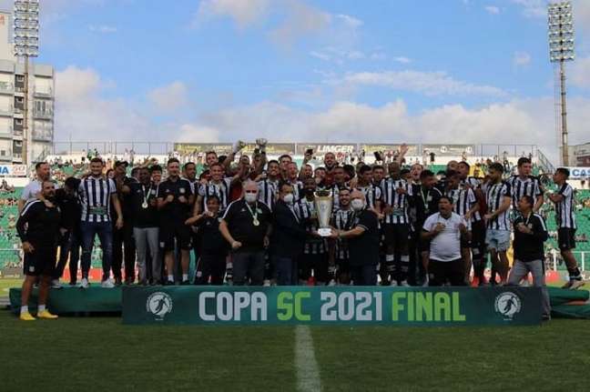 Clube levantou pela terceira vez na sua história a taça da competição (Patrick Floriani/FFC)
