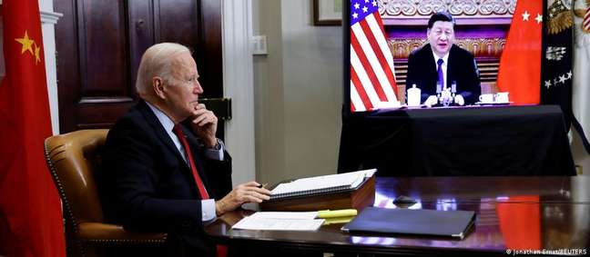 Presidente americano, Biden, na conversa com o chinês Xi via online