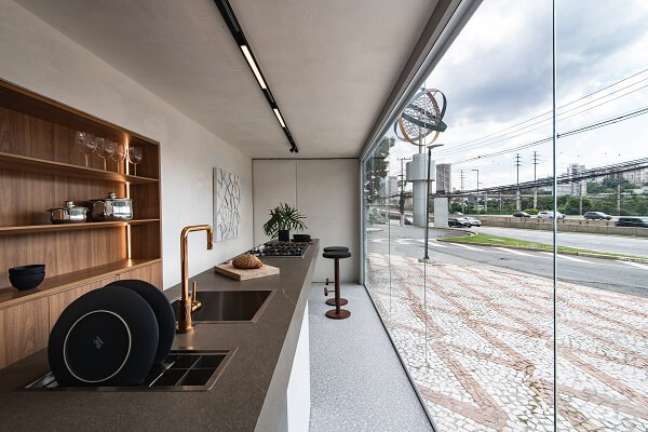 10. Torneira rose gold para cozinha pequena e moderna – Foto Gabriel De Lucca e Victor Eleuterio 10. Torneira rose gold para cozinha pequena e moderna – Foto Gabriel De Lucca e Victor Eleuterio